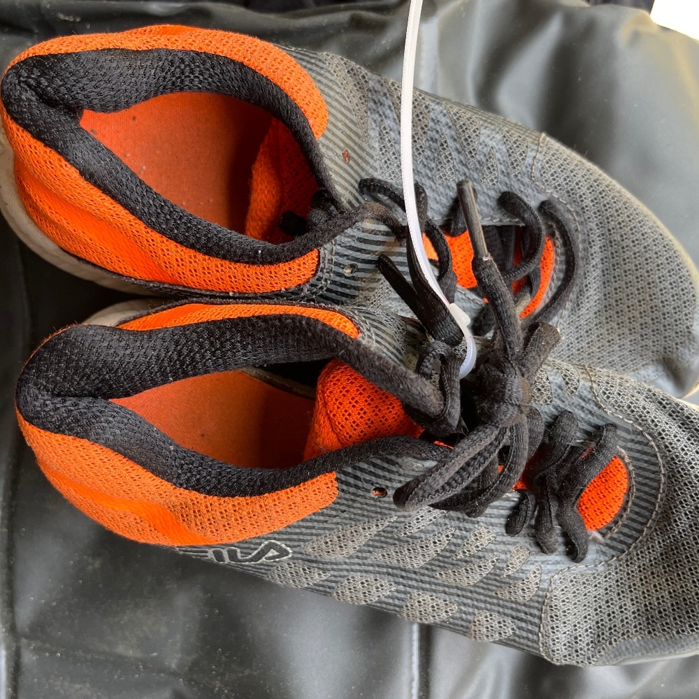 Fila boys tennis shoes size 2